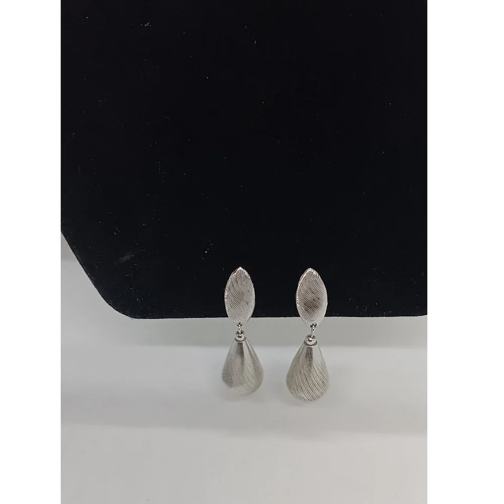 Sarah Coventry Silver Tone Metal Tear Drop Dangling Clip On Earrings Vintage #15